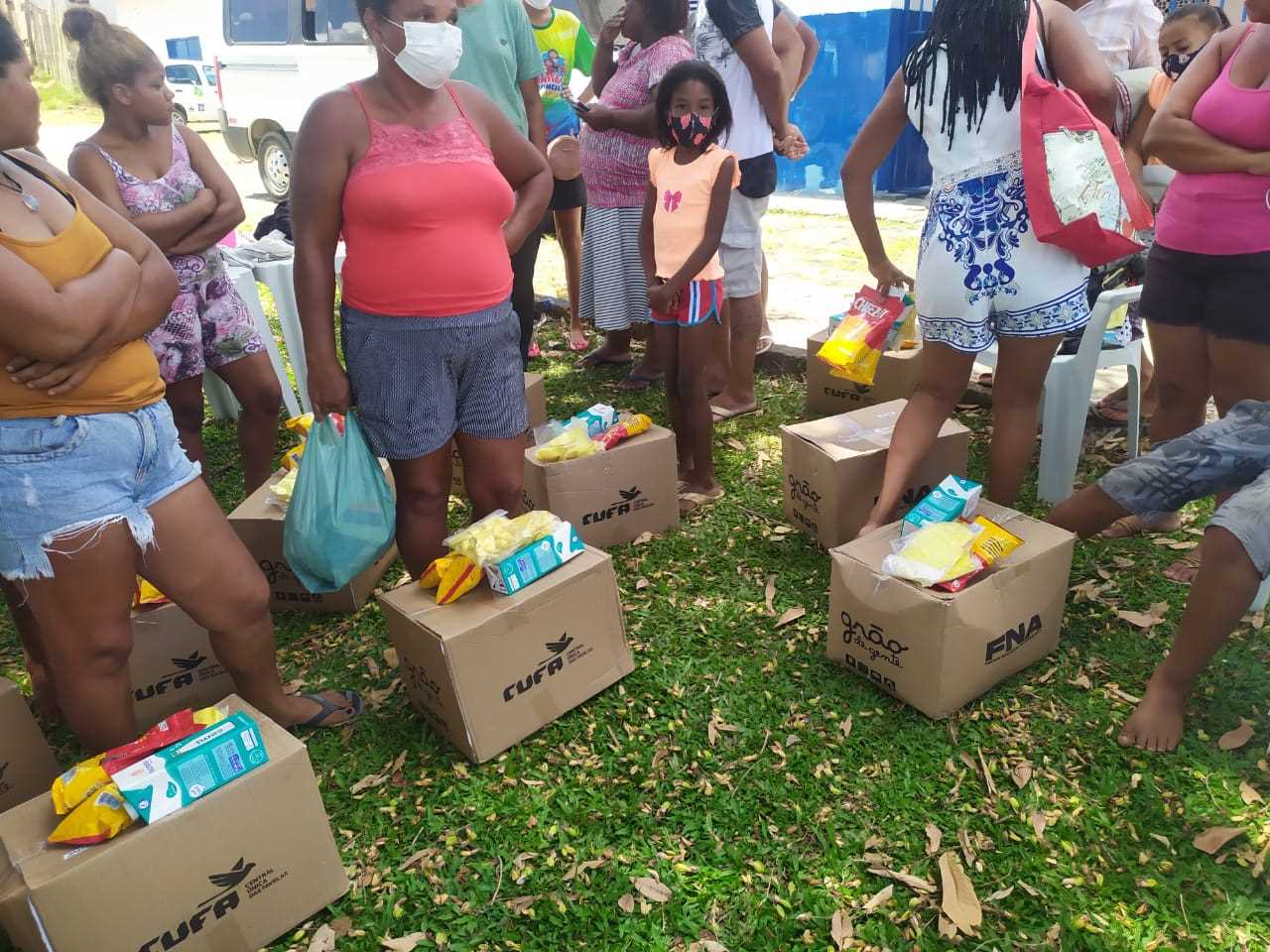 Camacã: Prefeitura reúne catadores de materiais recicláveis em Leoventura e entrega alimentos e material de trabalho